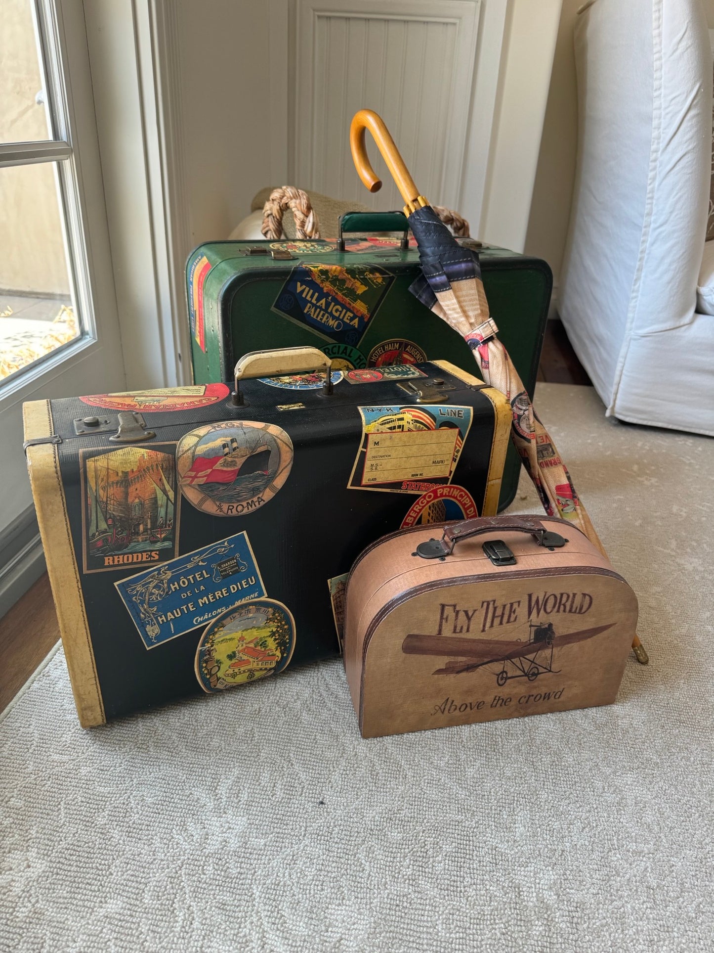 Travel Luggage Décor / Rental 1 day